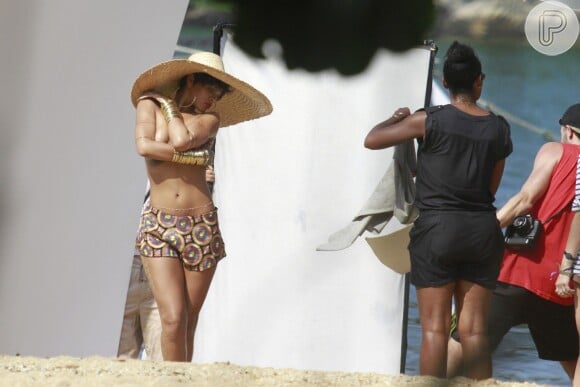 Rihanna foi escolhida para ser a capa de aniversário da 'Vogue Brasil'