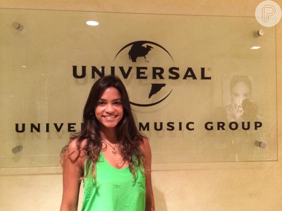 Lucy Alves, finalista do 'The Voice Brasil', assinou contrato com a Universal Music e já começou a gravar seu primeiro CD no Rio de Janeiro