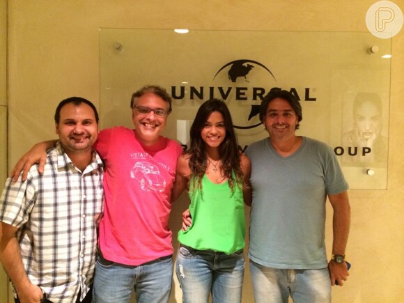 Após assinar contrato com a Universal Musica, Lucy Alves está gravando seu CD no Rio de Janeiro