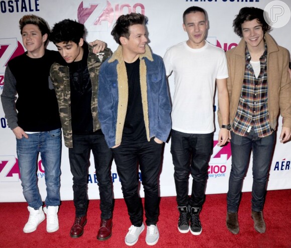 Os integrantes do One Direction posam juntos em dezembro de 2012