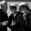 Os meninos do One Direction se vestem como marinheiros no novo clipe