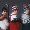 Os integrantes do One Direction se divertem em vários cenários como, por exemplo, uma estação de esqui
