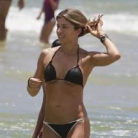 Famosas de biquíni: veja o estilo de celebridades como Grazi Massafera na praia