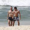 Gabriel Braga Nunes e Ronny Kriwat gravaram cenas de 'Em Família' na manhã desta sexta-feira, 24 de janeiro de 2014, na praia do Recreio dos Bandeirantes, Zona Oeste do Rio 