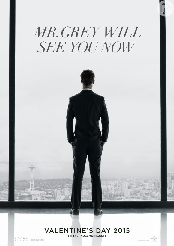 Jamie Dornan aparece sozinho, vestindo seu famoso terno cinza, no primeiro pôster divulgado de '50 Tons de Cinza'