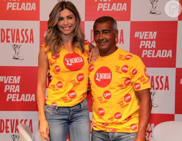 Grazi Massafera e Romário na coletiva de imprensa realizada nesta terça-feira no Rio de Janeiro