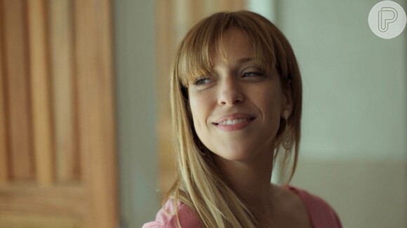 Marisa (Júlia Rabello) ajuda na fuga de Alex (Caio Paduan), na novela 'Rock Story'