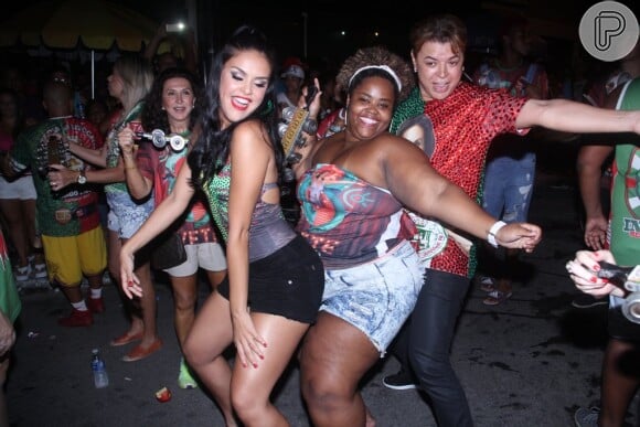 Paloma Bernardi dançou com os moradores de Duque de Caxias, na Baixada Fluminense