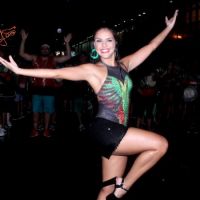 Carnaval: Paloma Bernardi samba embaixo de chuva em ensaio de rua da Grande Rio