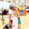 Fernanda Lima e Rodrigo Hilbert aproveitaram a praia em clima de muito romance. O clique foi feito nesta sexta-feira, 31 de janeiro de 2014