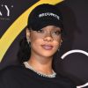Rihanna levou a confusão para o Twitter trocou a foto do perfil por um print da tela de celular com uma conversa por messenger com Azealia, deixando em evidência o número de celular da rapper