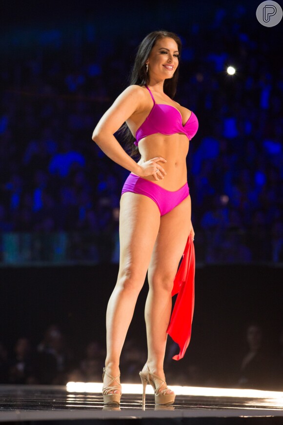Corpo de Siera Bearchell, Miss Canadá, foi alvo de críticas por ser curvilíneo