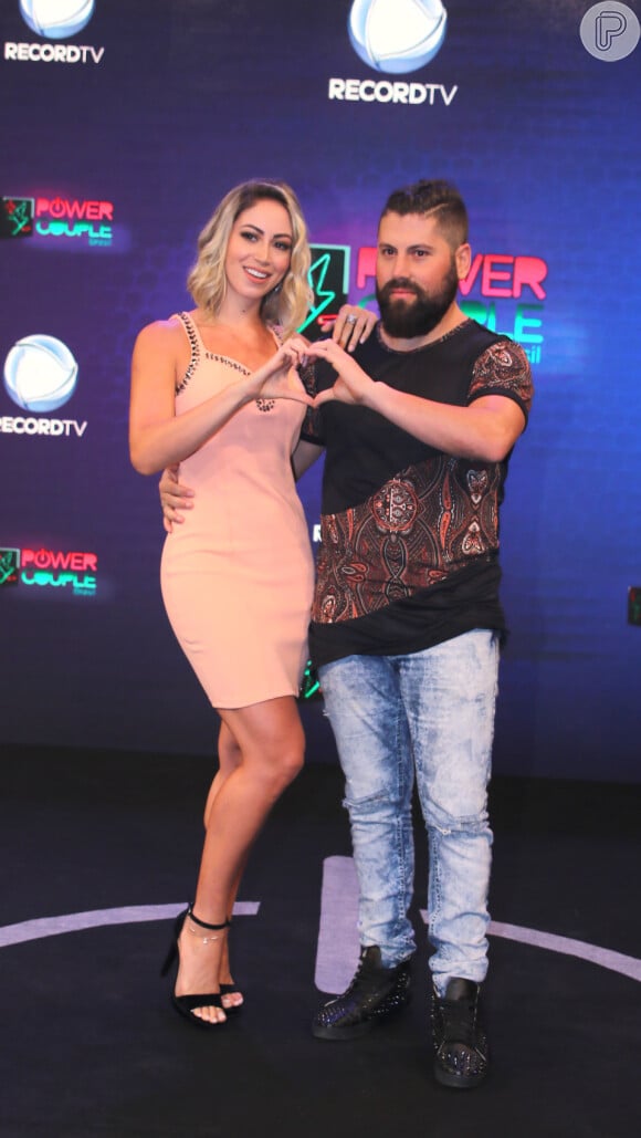 Carol Narizinho e Matheus Boeira estarão na próxima temporada do 'Power Couple'