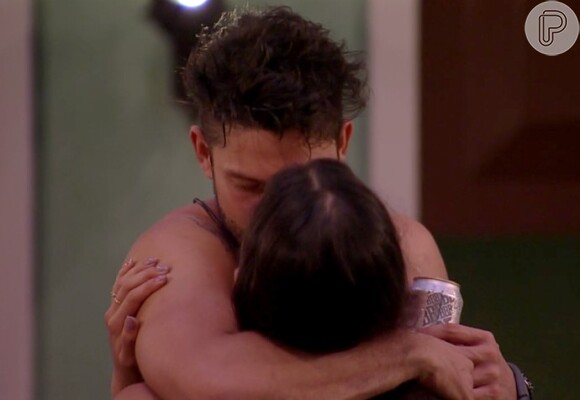 Mayla e Luiz Felipe protagonizaram o terceiro beijo do 'Big Brother Brasil 17'