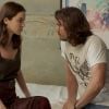 Gui (Valdimir Brichta) conta a Júlia (Nathalia Dill) que ela perdeu o bebê, na novela 'Rock Story'