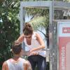 Giovanna Antonelli se exercitou com seu personal trainer nesta segunda-feira, 3 de fevereiro de 2014, na orla da praia da Barra da Tijuca, Zona Oeste do Rio de Janeiro