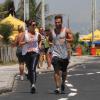 Giovanna Antonelli e seu personal trainer correram nesta segunda-feira, 3 de fevereiro de 2014, na orla da praia da Barra da Tijuca, Zona Oeste do Rio de Janeiro