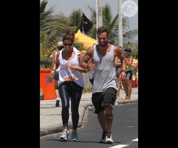 Giovanna Antonelli se exercitou na orla da praia da Barra da Tijuca, Zona Oeste do Rio de Janeiro com seu personal trainer nesta segunda-feira, 3 de fevereiro de 2014