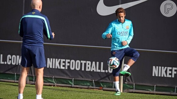 Neymar treinou com bola pela primeira vez