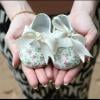 Larissa Maciel publica foto dos sapatinhos da filha