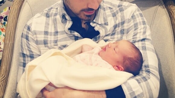 Joe Jonas paparica a sobrinha, Alena Rose, filha de Kevin: 'Bem-vinda ao mundo'