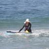 Barbara Paz aproveita a manhã desta quinta-feira, 6 de fevereiro de 2014, para praticar Stand Up Paddle na praia da Barra da Tijuca, Zona Oeste do Rio de Janeiro