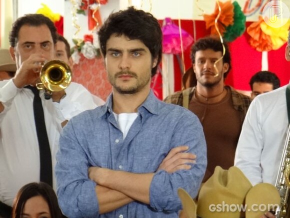 Laerte (Guilherme Leicam) vive a fase mais passional e impulsiva de Laerte na novela 'Em Família'