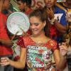Paloma Bernardi já foi apresentada à comunidade de Duque de Caxias e se divertiu ao som da bateria da escola de samba