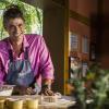 Reynaldo Gianecchini atua como o cozinheiro Cadu na novela 'Em Família', de Manoel Carlos