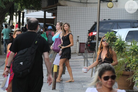 Grazi Massafera passeia pela Barra da Tijuca, no Rio de Janeiro, nesta quinta-feira, 13 de fevereiro de 2014