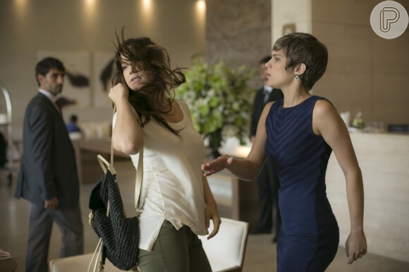 Leticia (Isabella Santoni) dá tapa na cara de Marina (Alice Wegmann), em 2 de março de 2017 , novela 'A Lei do Amor'