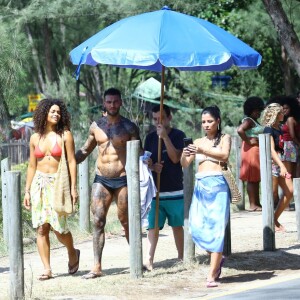 Lucas Lucco, Juliana Alves e Anna Lima gravaram cenas de 'Sol Nascente' em praia carioca nesta quinta-feira, 2 de março de 2017