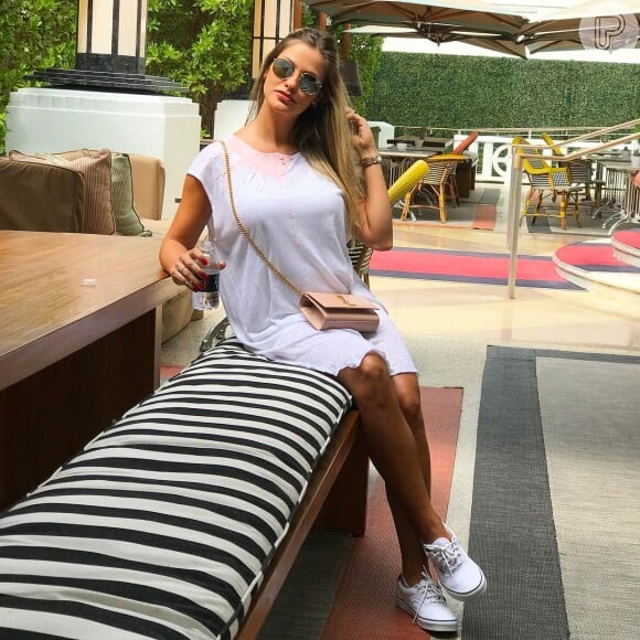 Grávida, Andressa Suita viaja para Miami com Gusttavo Lima como mostrou em suas redes sociais nesta quinta-feira, dia 02 de março de 2017
