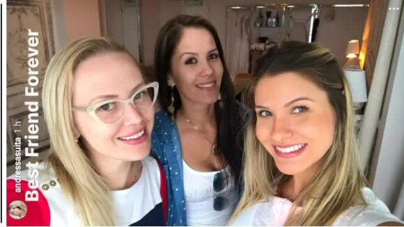 Grávida, Andressa Suita viaja para Miami com Gusttavo Lima e amigas nesta quinta-feira, dia 02 de março de 2017