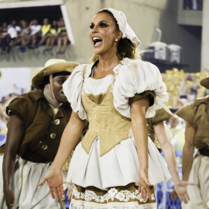 Ivete Sangalo foi a grande homageada da Grande Rio na Sapucaí, na madrugada de segunda-feira, 27 de fevereiro de 2017. Ela surpreendeu ao surgir na comissão de frente da escola vestida de lavadeira
