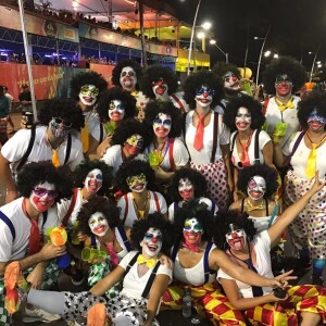 A artista curtiu o agito de rua ao lado de seu marido e de amigos. E o Carnaval de Ivete não para por aí: a cantora está confirmada para o Desfile das Campeãs que será neste sábado, 4 de março de 2017