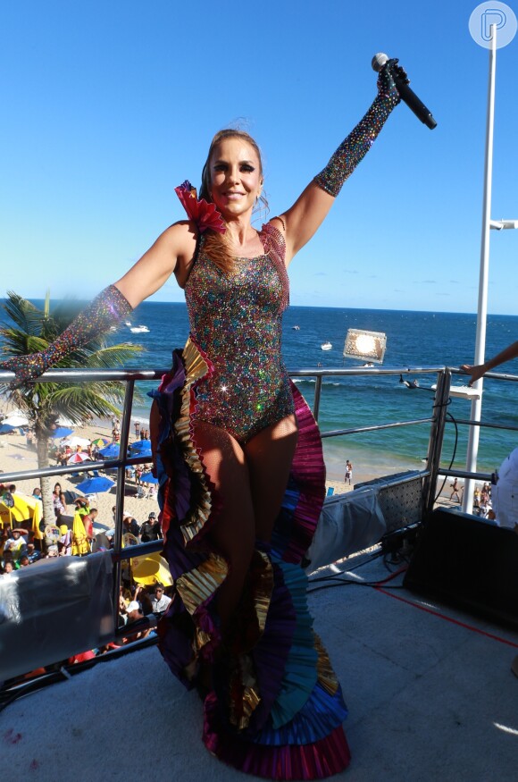 Ivete Sangalo ficou seis horas em cima do trio elétrico em Salvador no Carnaval