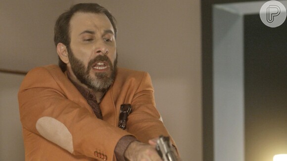 Hércules (Danilo Grangheia) declara que se o golpe não der certo é capaz de matar Salete (Claudia Raia), na novela 'A Lei do Amor'