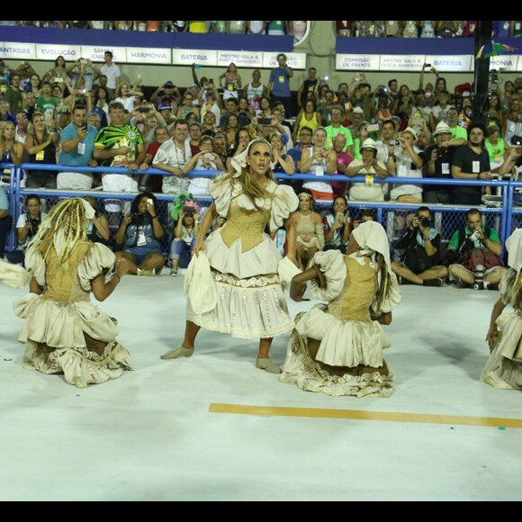 Ivete Sangalo começou o desfile na comissão de frente da Grande Rio