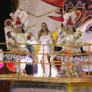 Ivete Sangalo voltou a desfilar na Marquês de Sapucaí neste sábado, 4 de março de 2017