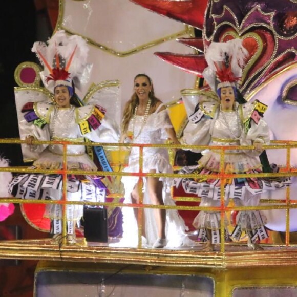 Ivete Sangalo voltou a desfilar na Marquês de Sapucaí neste sábado, 4 de março de 2017