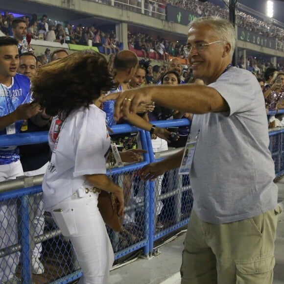 Fátima Bernardes se divertiu ao desfilar pela Grande Rio