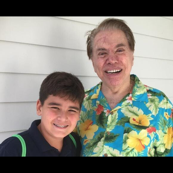 Silvio Santos apareceu com cicatriz na testa ao fazer foto com fã durante viagem aos EUA