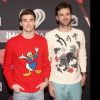 A dupla de DJs Andrew Taggart e Alex Pall, do 'The Chainsmokers', optou por usar tricô e moletom no tapete vermelho do iHeartRadio Music Awards, que aconteceu na Califórnia, Estados Unidos, na noite deste domingo, 5 de março de 2017 