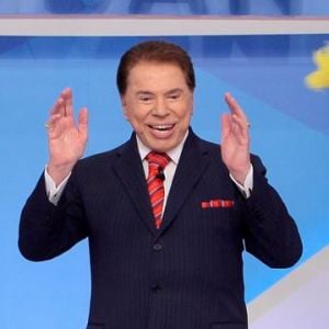 Assessoria de Silvio Santos negou ao Purepeople, nesta segunda-feira, 6 de março de 2017, que apresentador tenha passado por tratamento contra câncer de pele: 'Especulação'