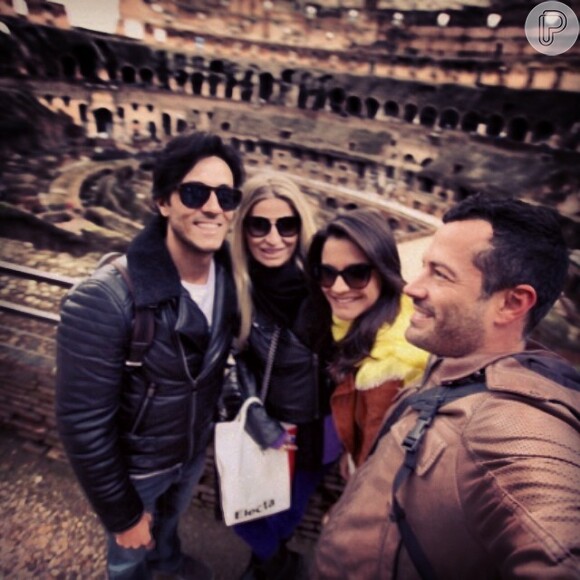 Malvino Salvador e Kyra Gracie viajaram recentemente para a Itália com um casal de amigos