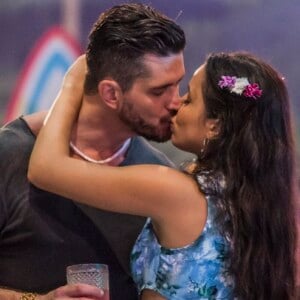 'BBB17': Emily quer namoro com Marcos fora da casa. 'Passar um tempo juntos', disse ela nesta terça-feira, 07 de março de 2017