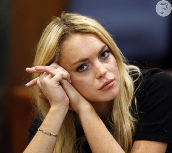 A atriz Lindsay Lohan brigou com uma mulher em boate de Nova York por causa de Max George