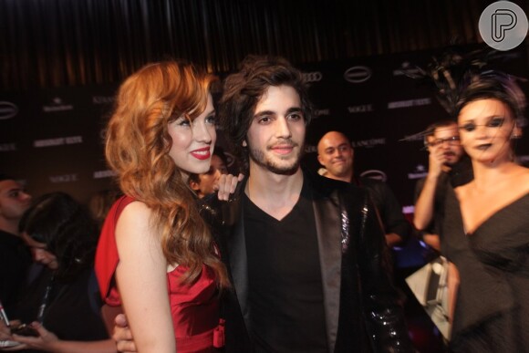 Sophia Abrahão e Fiuk comemoram um ano de namoro no baile de carnaval da Vogue; evento de gala contou com convidados Vips em hotel de São Paulo
