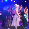 Ao som de Valesca Popozuda, Marina Ximenes, Ticiane Pinheiro e Juliana Paes dançam hit 'Beijjinho no ombro' no palco no Baile da Vogue, em São Paulo